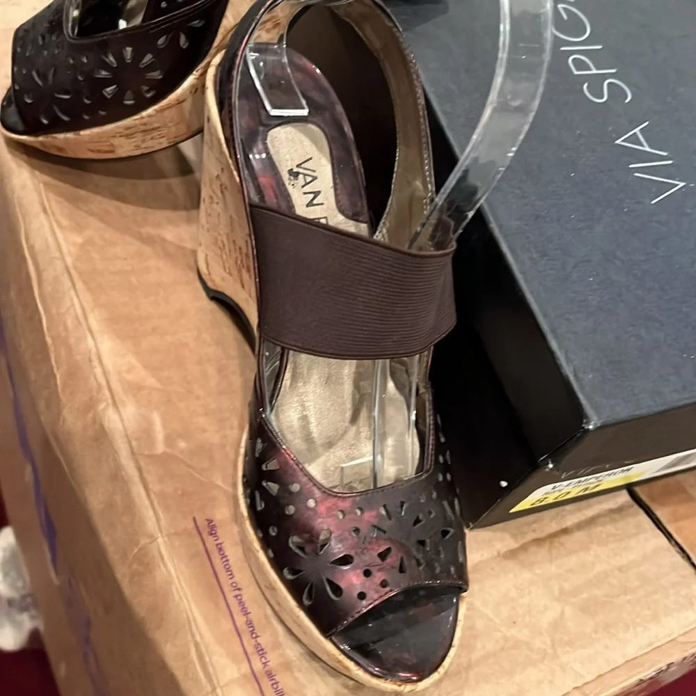 Vaneli Lazer Cut Cork Heel Wedge in Burgundy Patent Sz 7 1/2 M